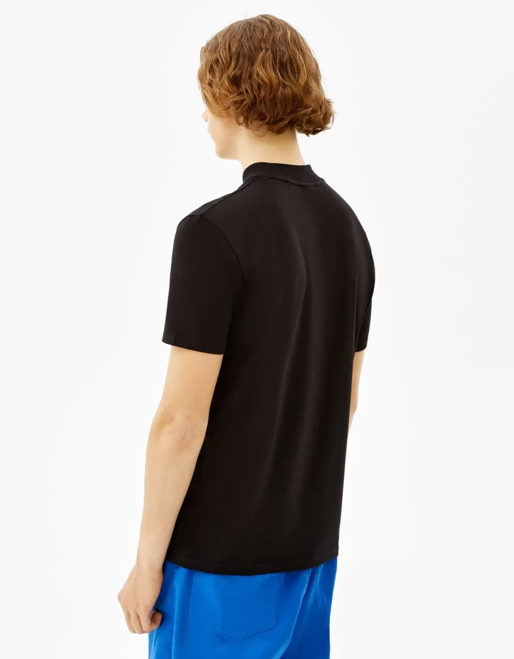 T-Shirt im Slim-Fit mit geripptem Stehkragen